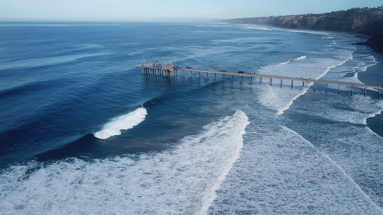 surfing great waves at scripps pier in la jolla san diego