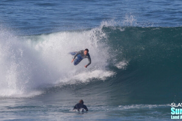 jojo roper surfing wipeout at la jolla reefs in san diego