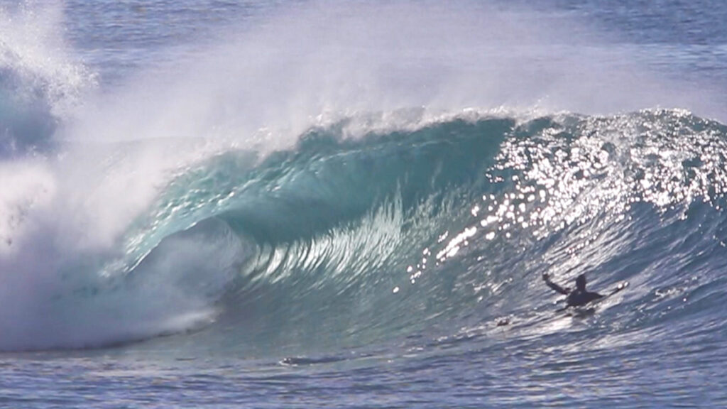 surfing perfect barreling waves in la jolla san diego