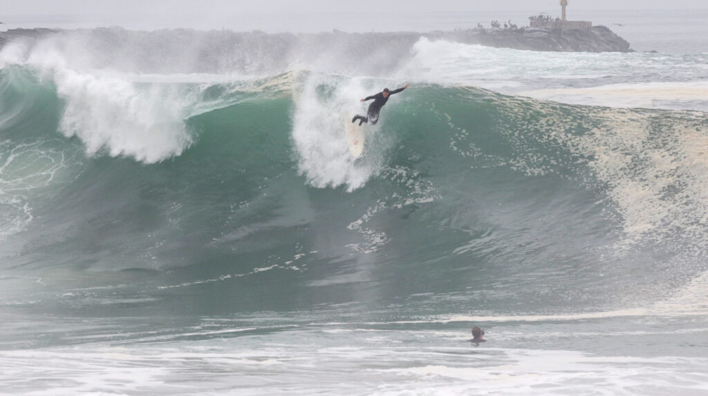 the wedge newport beach surfing photos and videos with biggest waves on 05-18-2023