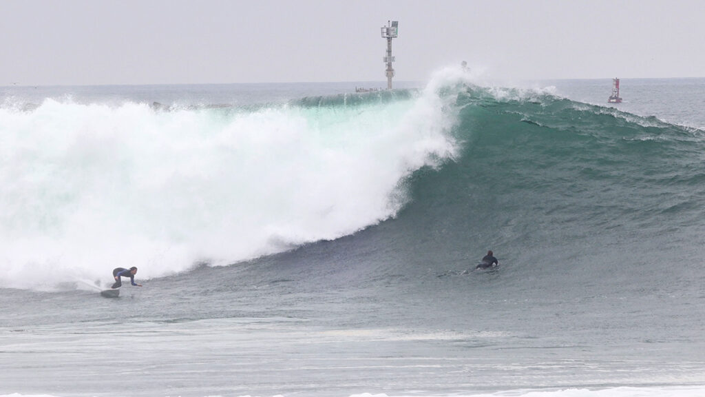 the wedge newport beach surfing photos and videos with biggest waves on 05-18-2023