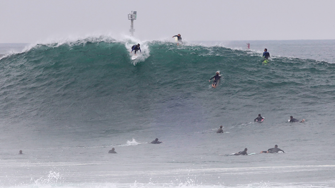 the wedge newport beach surfing photos and videos with biggest waves on 05-18-2023